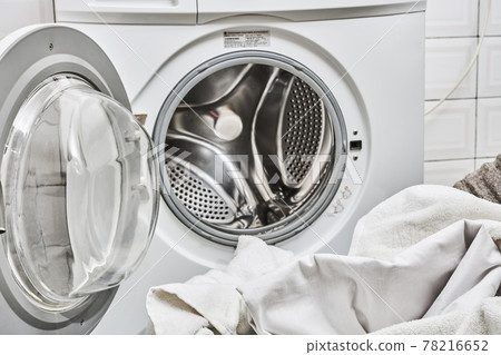 A washing machine A washing machine 78216652