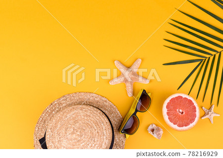 Beach accessories with shells and sea stars on a colored background Beach accessories with shells and sea stars on a colored background 78216929