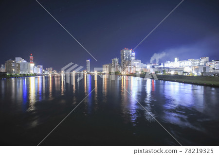 信濃川萬代橋和土岐展覽館夜景【新潟縣】 信濃川萬代橋和土岐展覽館夜景【新潟縣】 78219325