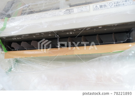 Air conditioner cleaning Air conditioner during cleaning Air conditioner cleaning Air conditioner during cleaning 78221893