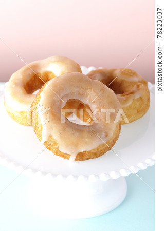 Honey glaze donuts served on a cake stand Honey glaze donuts served on a cake stand 78223037