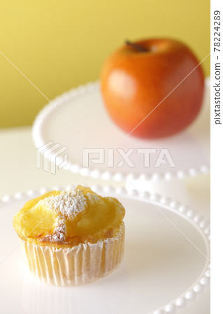 蛋糕架和蘋果鬆餅 78224289