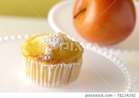 蛋糕架和蘋果鬆餅 78224292