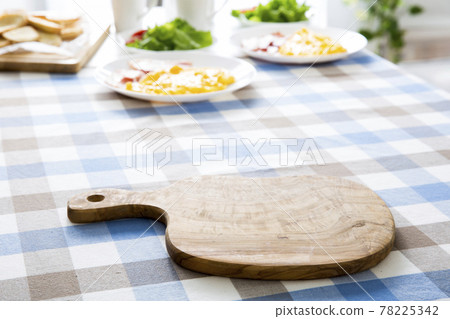 帶砧板的早桌 桌子背景 78225342