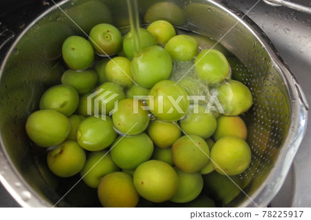 清洗 ome 並去除花萼 78225917