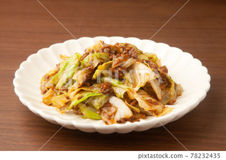 Stir-fried cabbage with miso 78232435