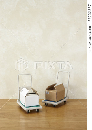 Delivery service trolley cardboard 78232887