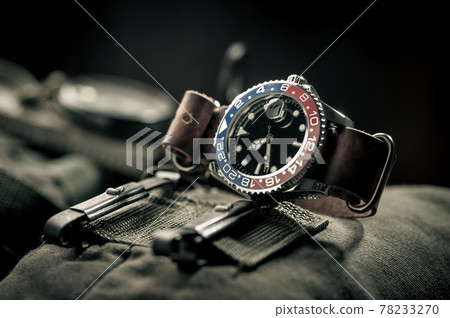 men wristwatch with leather strap 78233270