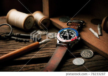 men wristwatch with leather strap 78233287