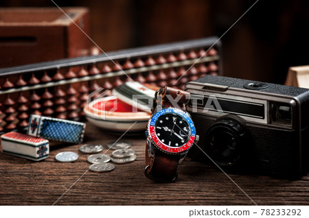 men wristwatch with leather strap 78233292