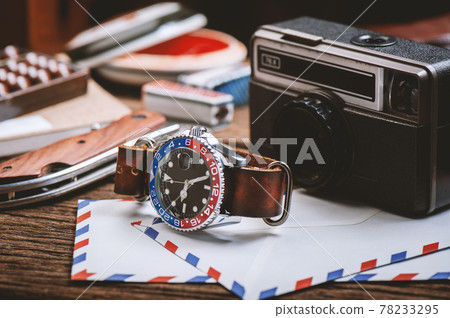 men wristwatch with leather strap 78233295
