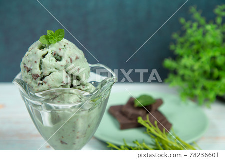 薄荷巧克力薄荷冰淇淋 78236601