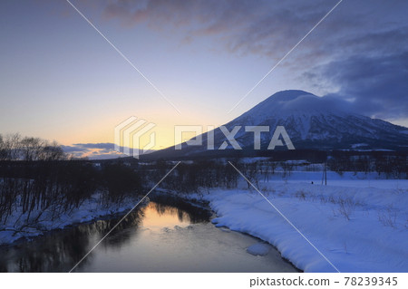 餘輝 尻別川和羊蹄山 78239345