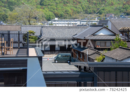 從岡山縣屋影町山洋堂屋影宿路站看到的舊街景 78242425