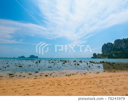 Shallow beaches (Tongsai beach, Railay, Krabi province, Kingdom of Thailand) 78243979
