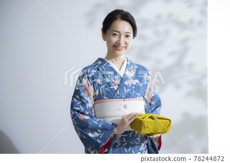 Women's kimono bag in middle kimono 78244872