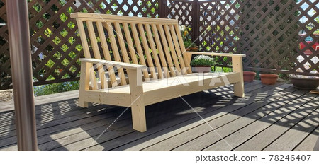 Bench 78246407