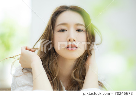 女人笑著微笑美麗 78246678