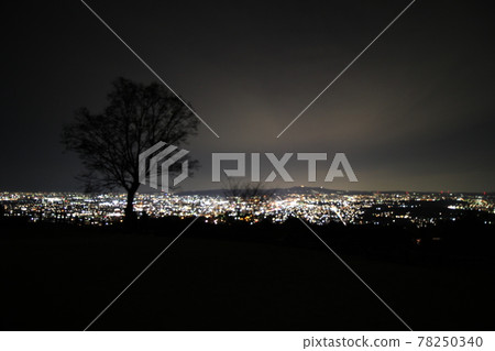 從山上看夜景 從山上看夜景 78250340