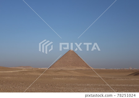 The Red Pyramid of Egypt, a World Heritage Site in Egypt 78251024