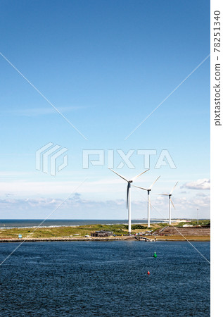 Offshore wind farm in Ijmuiden - Netherlands Offshore wind farm in Ijmuiden - Netherlands 78251340