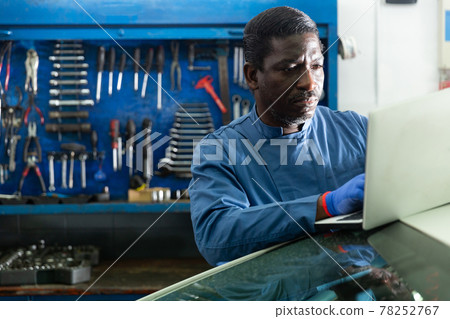 Car diagnostics in auto service 78252767