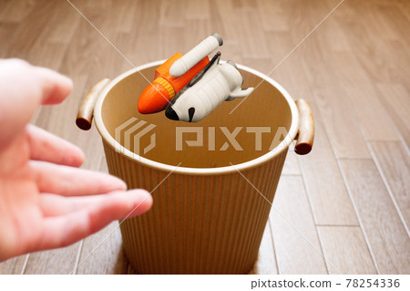 Throw an old and dangerous Space Shuttle Rocket into the trash 78254336