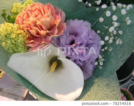 Present flower 78254818