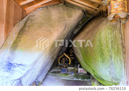 Kongoyama Okunoin Shintai Rock 78256110