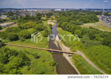 Saitama's subsidence bridge (submerged bridge) Wakamiya Bridge / Koma River Sakado City, Saitama Prefecture (aerial view by drone) Saitama's subsidence bridge (submerged bridge) Wakamiya Bridge / Koma River Sakado City, Saitama Prefecture (aerial view by drone) 78256154