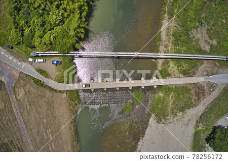 埼玉塌陷橋(水下橋)埼玉縣東松山市土岐川稻荷橋(無人機鳥瞰) 埼玉塌陷橋(水下橋)埼玉縣東松山市土岐川稻荷橋(無人機鳥瞰) 78256172