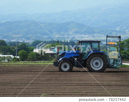 Plateau farmland and tractors 78257442