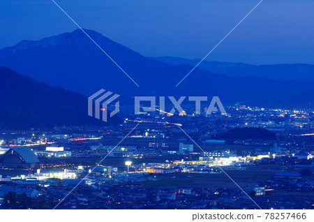 從福井市南部看鯖江市的夜景 Blue Hour 78257466