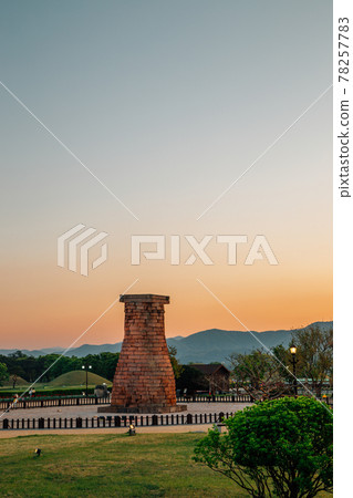 Sunset of Cheomseongdae observatory in Gyeongju, Korea Sunset of Cheomseongdae observatory in Gyeongju, Korea 78257783