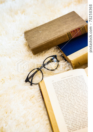 Material image of classic image of foreign books and glasses Material image of classic image of foreign books and glasses 78258368