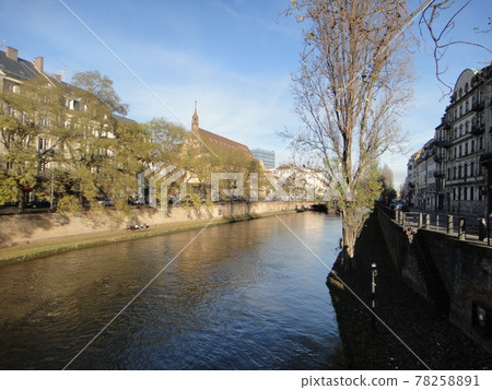 [France] Scenery of the Ill River flowing through Strasbourg 78258891