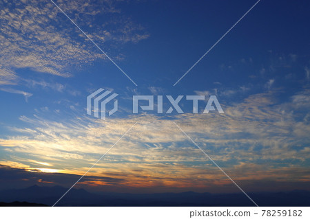 Sunset, clouds and mountains 78259182