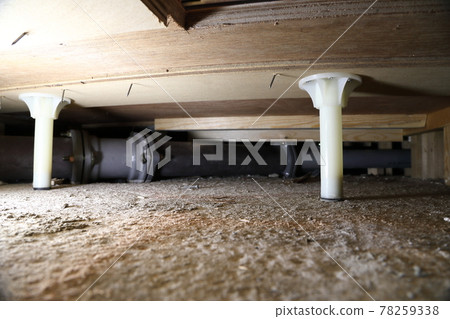 地板下管道 2/2 地板下管道 2/2 78259338