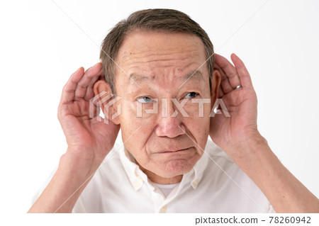 Senior man who is hard to hear 78260942