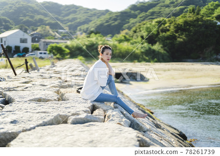 A woman in the sea 78261739