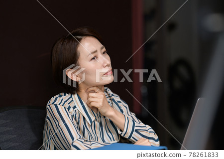 中年女性商務疲勞 78261833