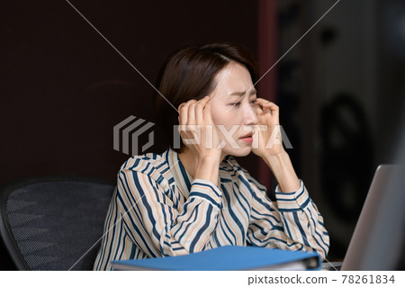 中年女性商務疲勞 78261834