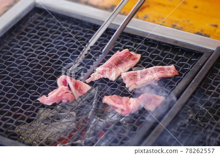 BBQ charcoal grill 78262557