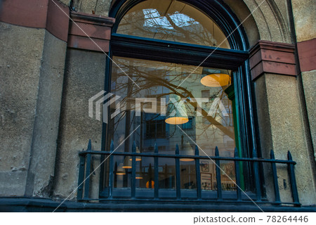 Mirror reflection in the restaurant. 78264446