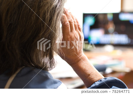 Senior woman watching TV 78264771