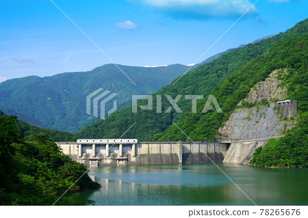 Managawa Dam, a dam under the direct control of the Ministry of Land, Infrastructure, Transport and Tourism, Manahime Lake, an arch-type concrete dam 78265676