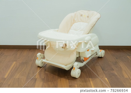 High-low chair used for parenting 78266934