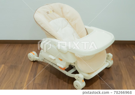 High-low chair used for parenting 78266968