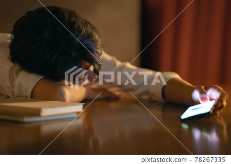 Businessman young man smartphone night 78267335