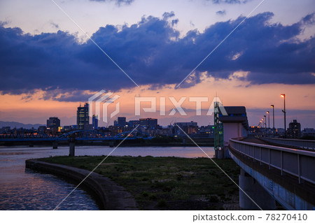 Evening view of Yodogawa Great Barrier and Riverbed Park 78270410